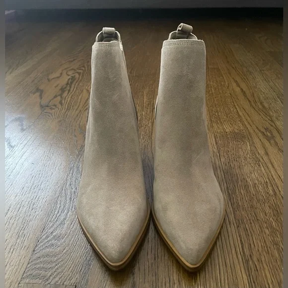 Marc Fisher | Teona Pointy Toe Chelsea Bootie - Picture 3 of 6